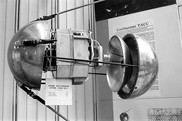 Макет 1-го искусственного спутника Земли. Фото: Валентина Кузьмина /ТАСС