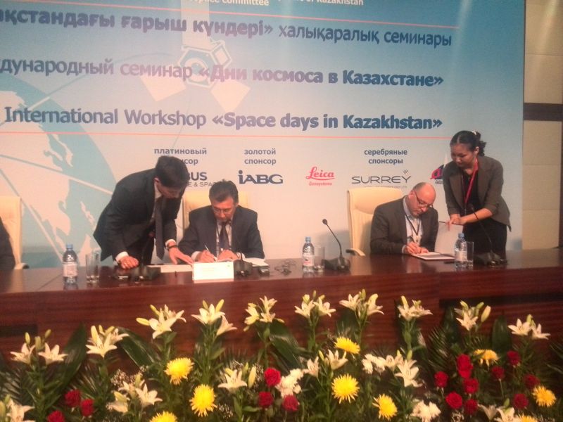 14 ноября 2014 г., г. Астана, Республика Казахстан. Подписание соглашения о сотрудничестве между АО «Национальная компания «Казахстан Гарыш Сапары» и ГК «СКАНЭКС».