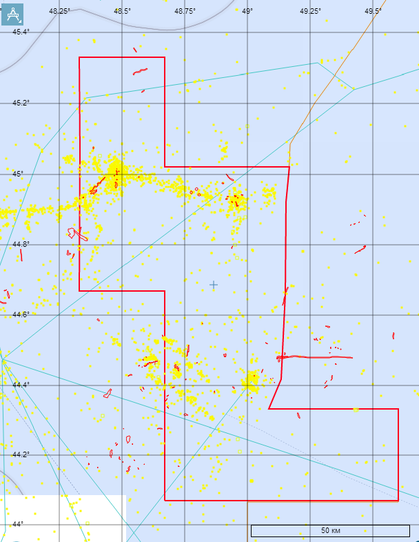 Рис. 4. Карта пленочных загрязнений, обнаруженных в границах лицензионного участка в 2013 г., совмещенная с картой навигационно-судовой обстановки.