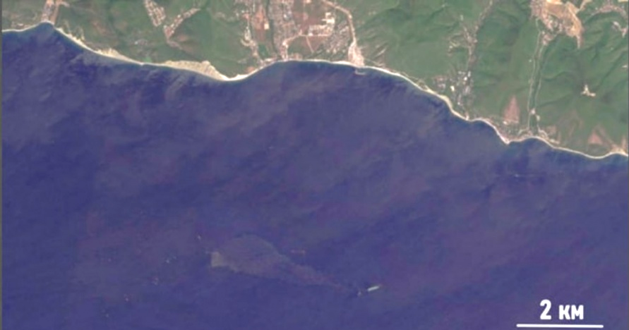 Рис. 1. Нефтяной разлив на оптическом снимке спутника Planet от 29.08.2025 (08:52 UTC) Рис. 1. Нефтяной разлив на оптическом снимке спутника Planet от 29.08.2025 (08:52 UTC)